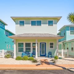 Barefoot Bungalow, 2 Heated Pools, gated community