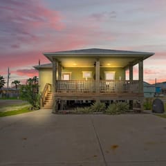 Mills Fishing Cabin - Downtown Coastal Vibes, Shopping Nearby