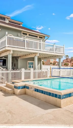 S.S. Minnow with Private Pool